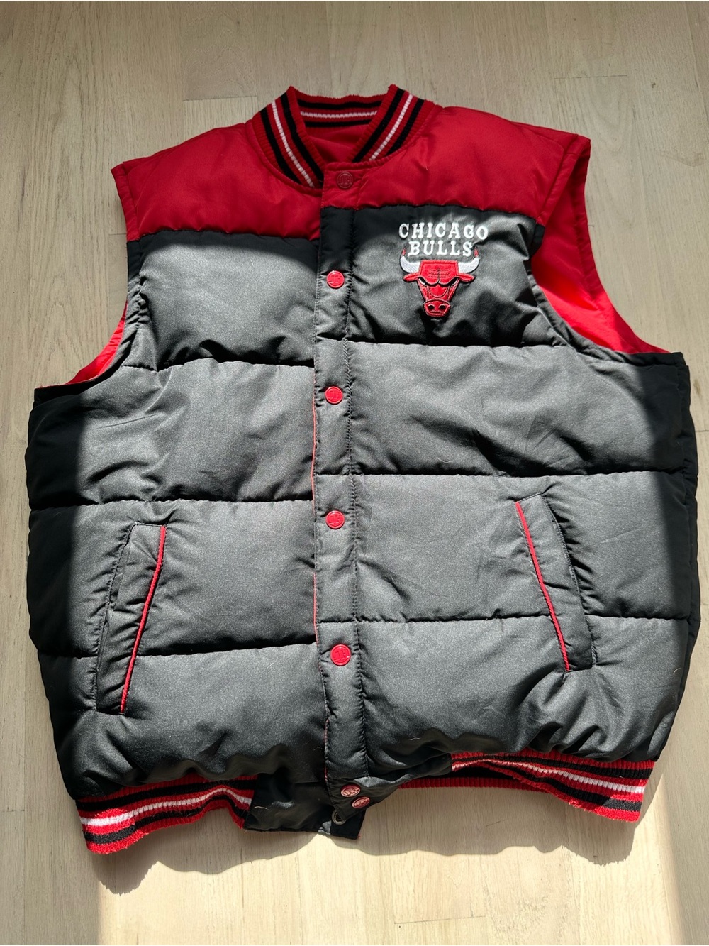 Chicago Bulls Men's Red & Black Puffer Vest